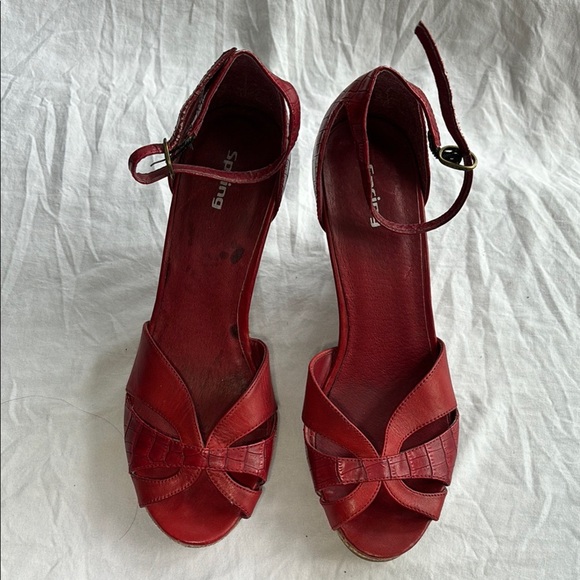 Women’s size 8 Red Leather Wedge Peep-Toe Sandals with ankle strap - Picture 3 of 10